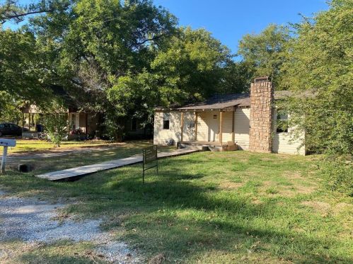 1905 Main St, Bonham, TX 75418-2617