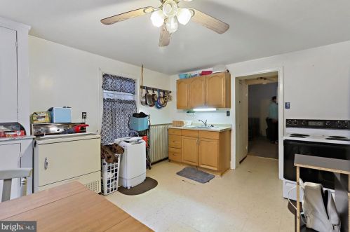 216 Carlisle St, Hanover PA 17331-2448 exterior