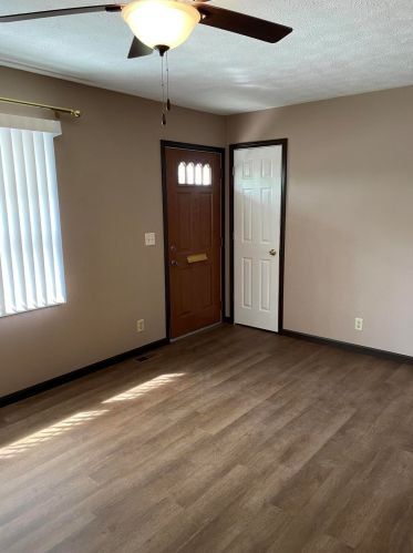 4244 Green Meadows Dr, Enon, OH 45323-1603