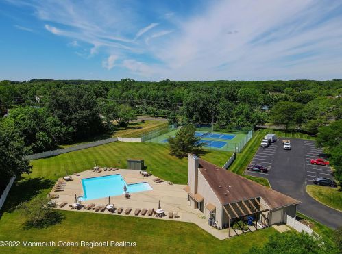 31 Cotswold Cir, Tinton Falls NJ 07712-2644 exterior