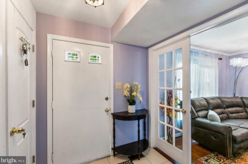 7038 Leebrad St, Springfield, VA 22151-3510