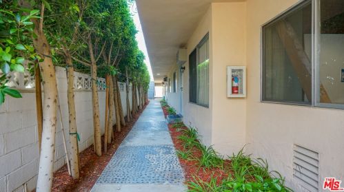 1027 Grover Ave, Glendale CA  91201-2401 exterior