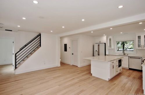 16 Homestead Ln, Greenwich CT  06831-5021 exterior