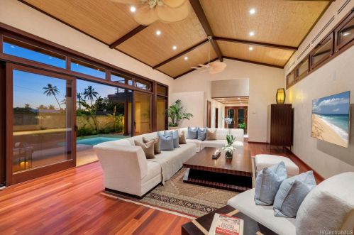 241 Kulamanu Pl, Honolulu, HI 96816-4832