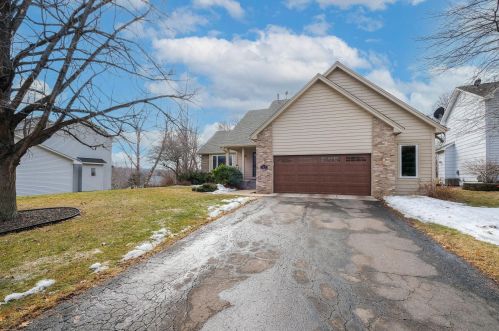 5077 Credit River Dr, Prior Lake, MN 55378-4624
