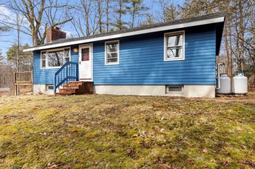 6 Bassett Rd, Kingston, NH 03848-3615
