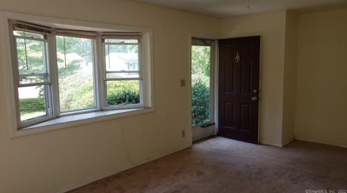 449 Litchfield Dr, Windsor Locks, CT 06096-2039