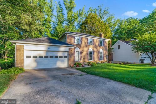 5835 Oakland Park Dr, Springfield VA  22015-2438 exterior