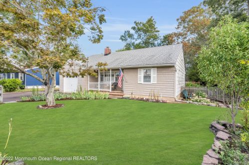 1724 Whitcomb Rd, Lacey, NJ 08731-3233