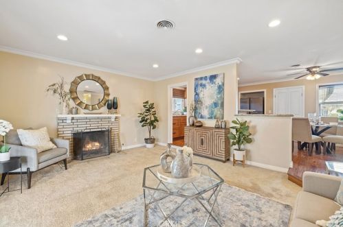6562 Meath Cir, Huntington Beach CA  92647-3131 exterior