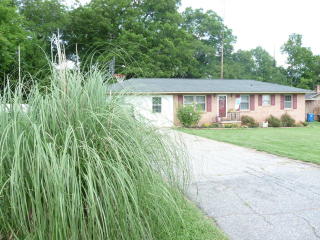 105 Pinehurst Dr, Greenwood, SC 29646-9551