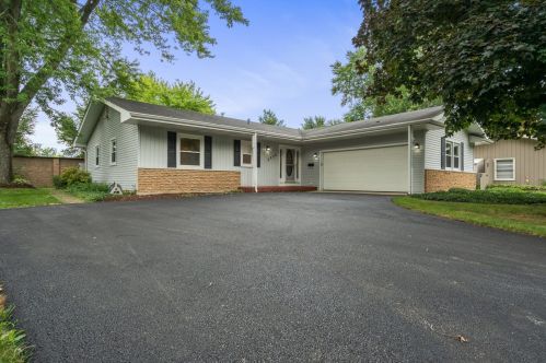 1112 Sandpiper Ln, Naperville, IL 60540-8010