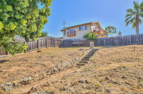 1092 Highland St, Seaside CA 93955-6124 exterior