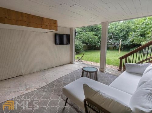 2859 Elliott Cir, Atlanta GA  30305-2726 exterior