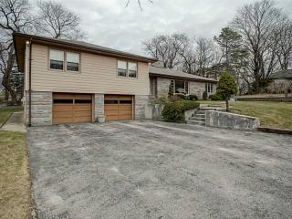 25 Susan Cir, Providence, RI 02919-6419