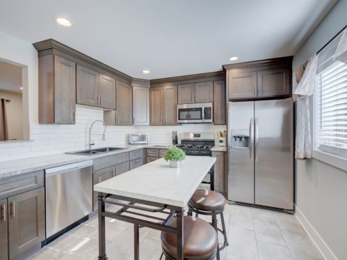 422 Mallview Ln, Lemont, IL 60440-2969