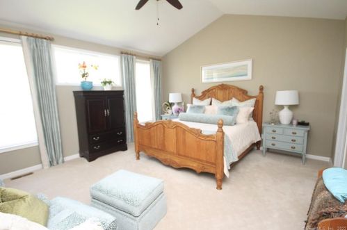 103 Sycamore Dr, Waterbury, CT 06712-1490