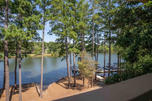 1050 Portage Trl, Reynolds Plantation, GA 30642-7428