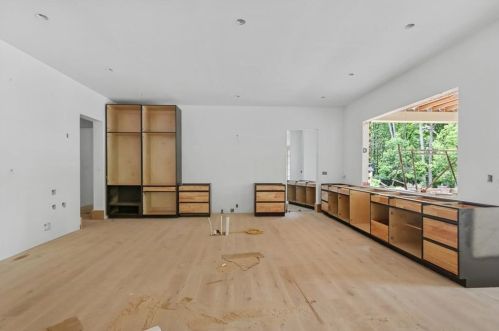 2884 Arden Rd, Atlanta GA  30305-1914 exterior