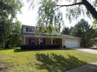 926 Bartlett Ter, Green Oaks, IL 60048-1910