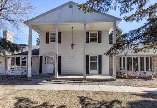 2491 Lilac Ln, Fargo, ND 58102-2125