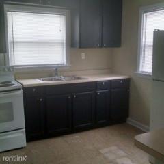 2216 Admiral Dr, Indianapolis IN  46219-2108 exterior