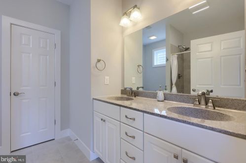412 Constitution Dr, Ephrata PA  17522 exterior