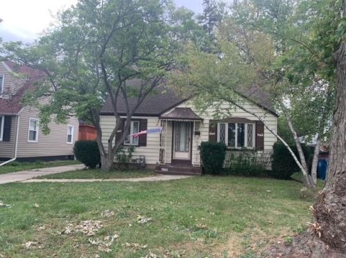2415 Silver Creek Dr, Schiller Park, IL 60131-3233