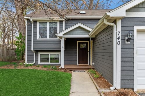 740 Dartmouth Dr, Island Lake, IL 60042-9131