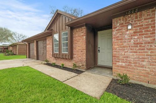 1808 Brumbelow St, Richmond TX  77471-4850 exterior