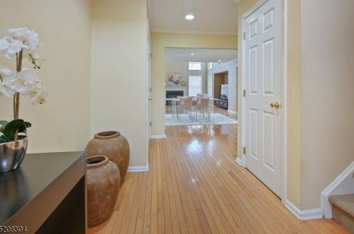 5 Waldeck Ct, Town Center, NJ 07052-2980