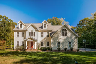 685 Nortontown Rd, Guilford, CT 06437-2281