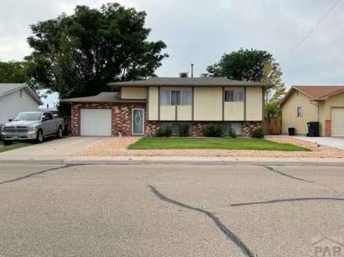 27 Clemson Dr, Pueblo, CO 81005-1907