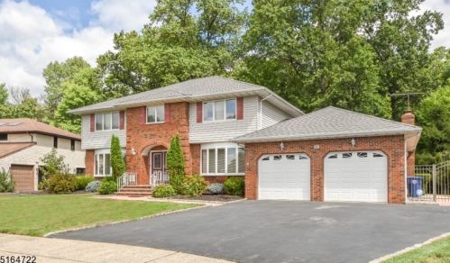19 Ginesi Dr, Clark, NJ 07066-1752