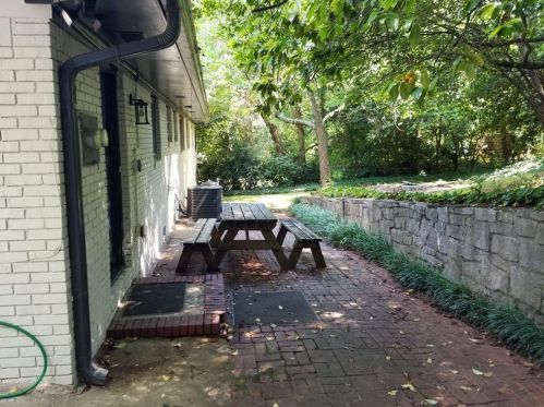 1869 Druid Hills Rd, Atlanta GA  30319-4117 exterior
