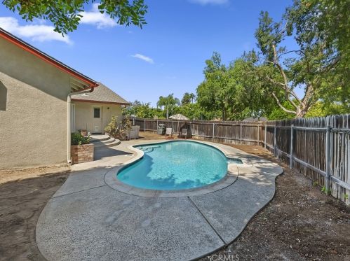 5550 Gloucester Way, Riverside CA  92506-3425 exterior