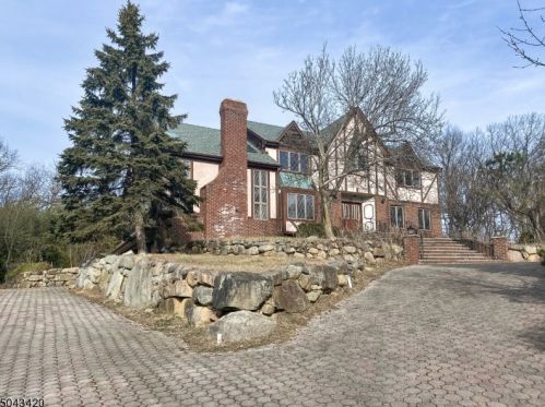 12 Fox Chase Rd, Parsippany, NJ 07834-3001