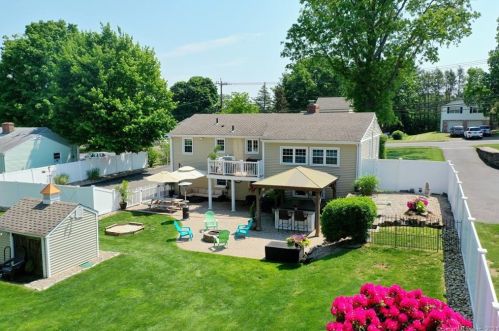703 Maple St, Hartford, CT 06109-4141