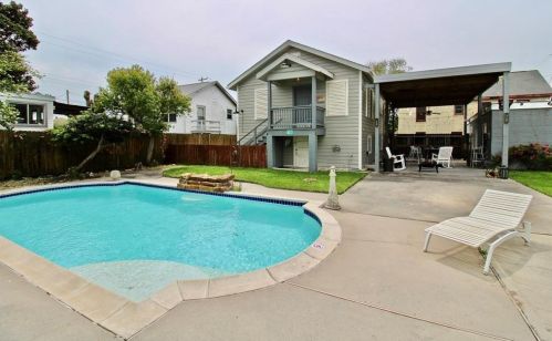 2519 46th St, Galveston, TX 77551-5701