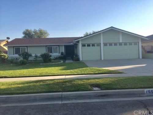 765 Hawthorne St, Bloomington, CA 92316-1509