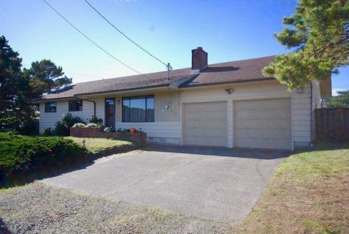 1213 Nye St, Newport, OR 97365-2417