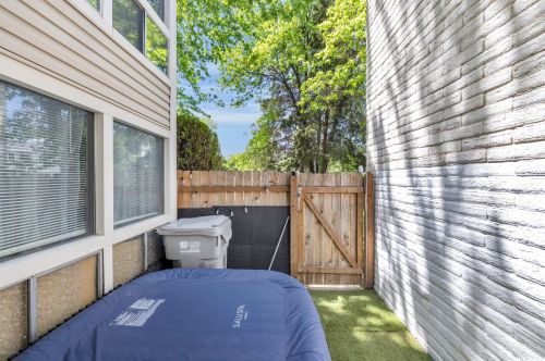 7917 Harvel Dr, Sandy UT 84070-0118 exterior