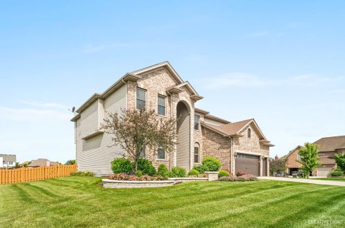 105 Amherst Cir, Oswego, IL 60543-5203