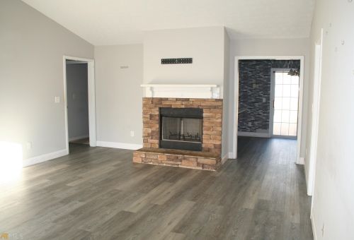 112 Clairmont Dr, Lagrange, GA 30240-8254