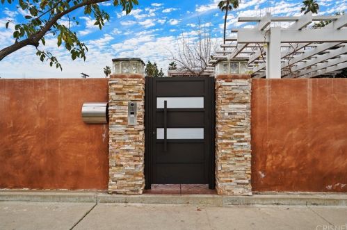 5720 Tyrone Ave, Van Nuys, CA 91401-4245