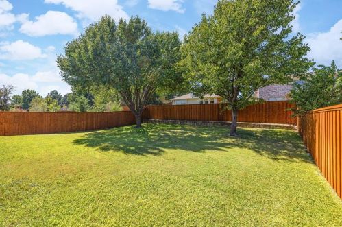 7227 Hillshire Ln, Garland TX  75048-5647 exterior