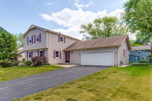 561 Indian Spring Ln, Buffalo Grove, IL 60089-1636