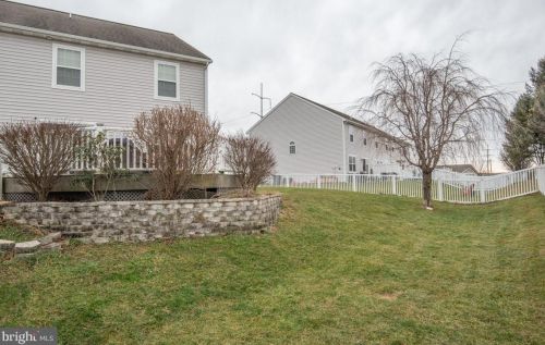 600 Fox Ridge Ln, Lebanon PA 17042-7692 exterior