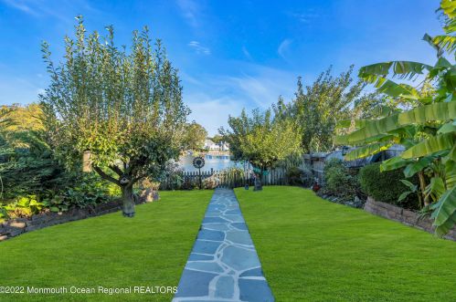 1211 Sunset Ave, Tinton Falls, NJ 07712-4923