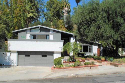 22827 Sparrowdell Dr, Calabasas, CA 91302-1820
